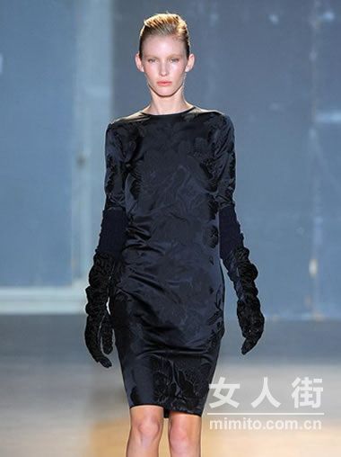 巴黎罗莎 (Rochas) 2011秋冬女装秀